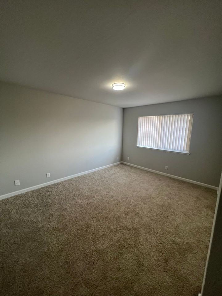 Regent Apartment Homes - Photo 4 of 18