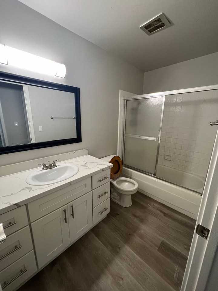Regent Apartment Homes - Photo 7 of 18