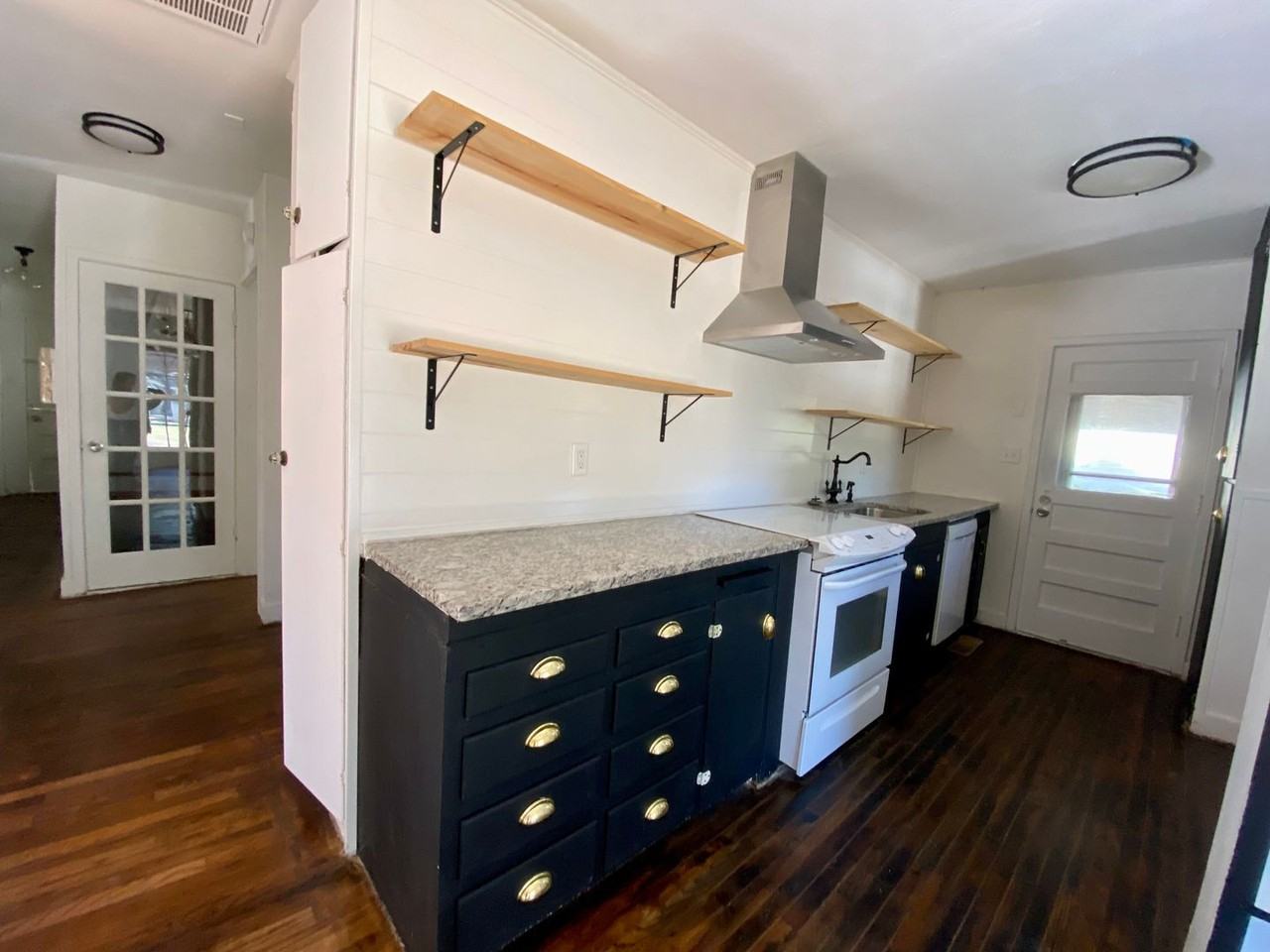 2603 26th St - Photo 2 of 13
