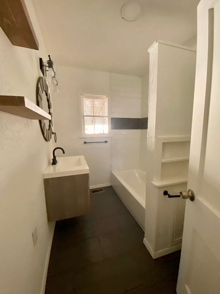 2603 26th St - Photo 5 of 13