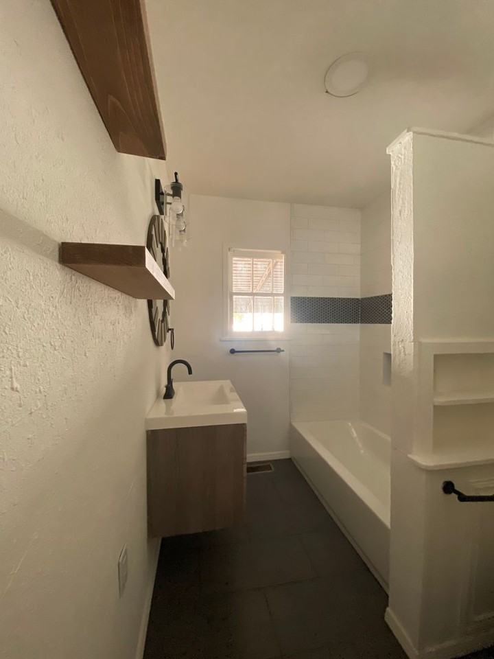 2603 26th St - Photo 6 of 13