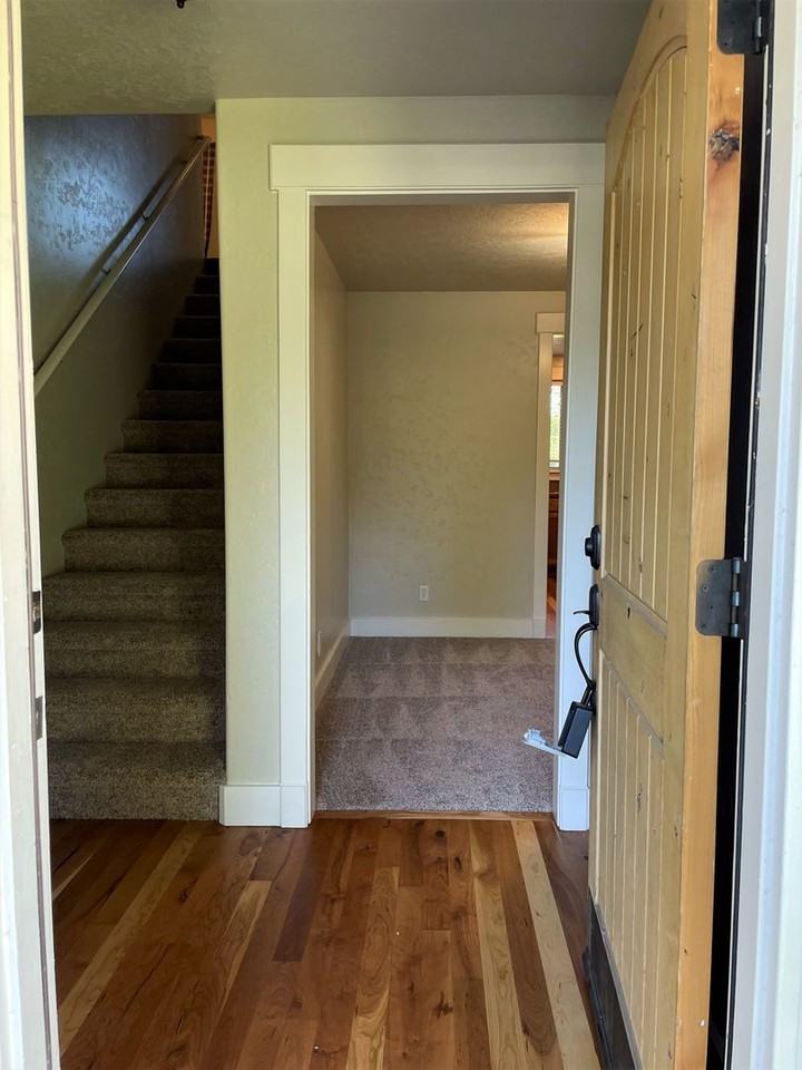 709 N Saddlebrook Way - Photo 3 of 42