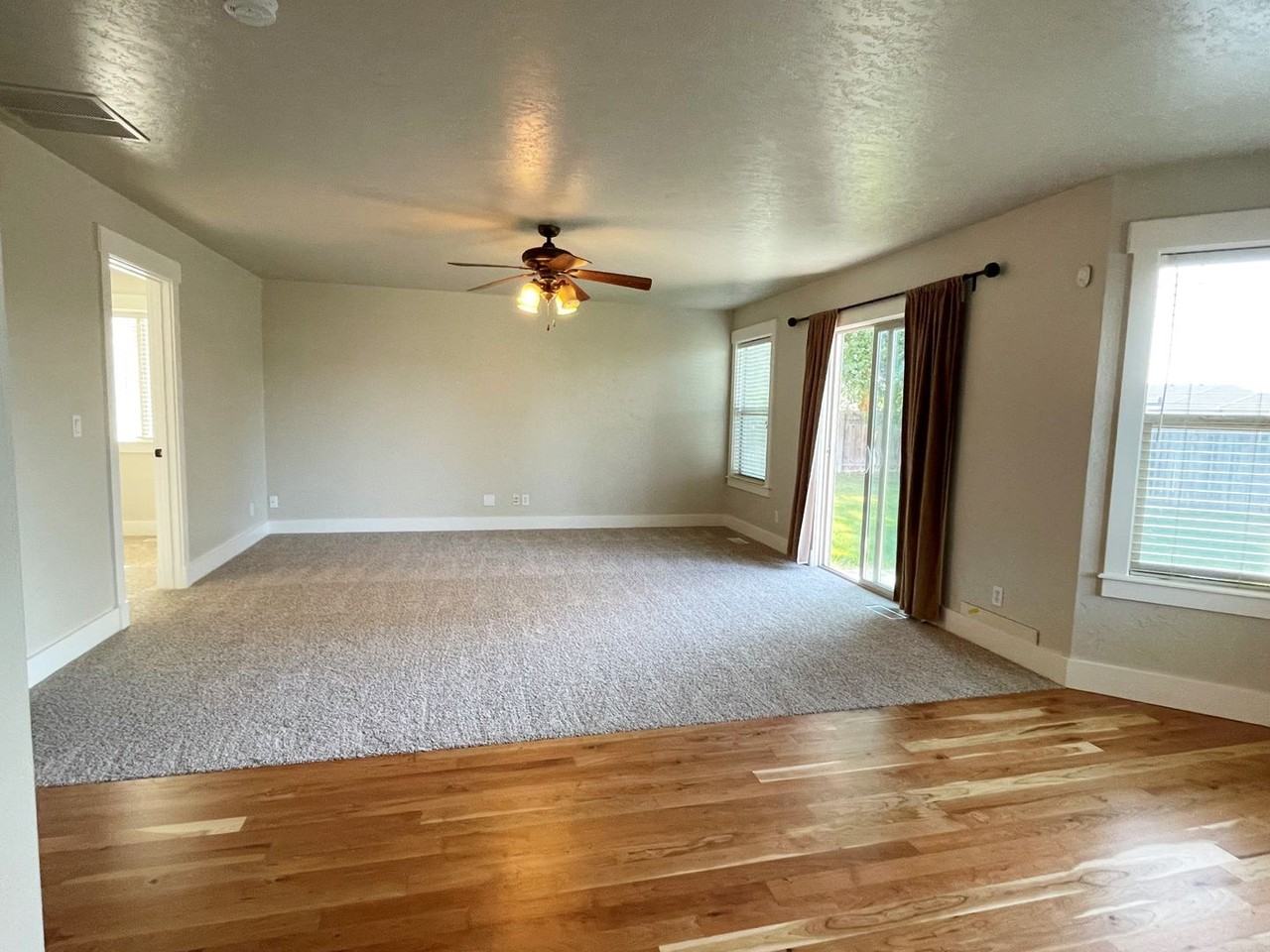 709 N Saddlebrook Way - Photo 5 of 42