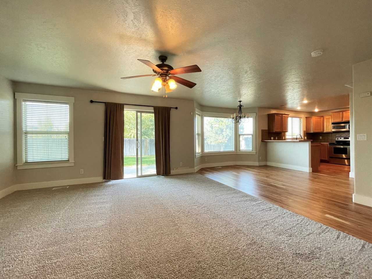 709 N Saddlebrook Way - Photo 6 of 42