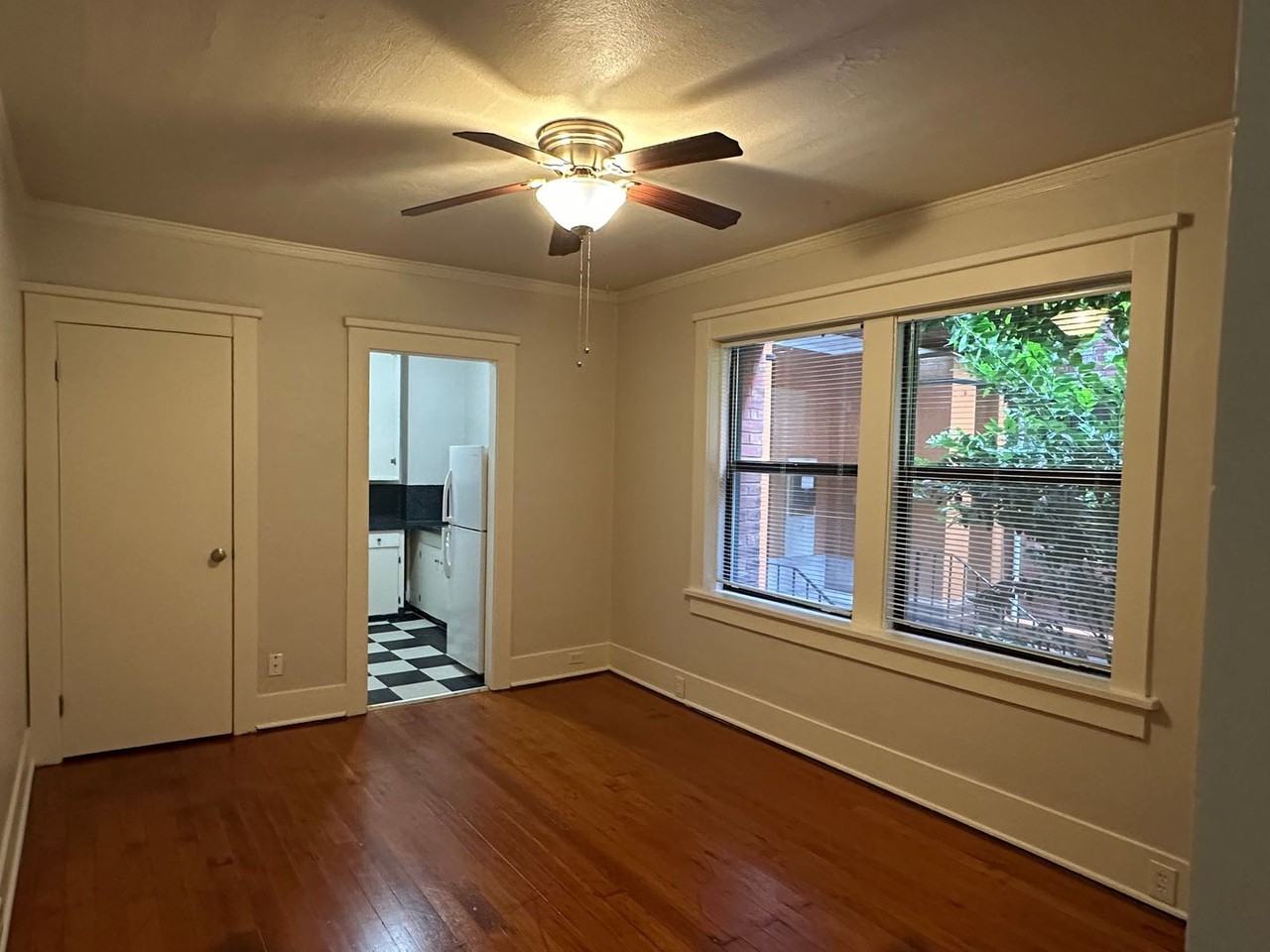 Wellesley Court Apartments - Photo 2 of 17