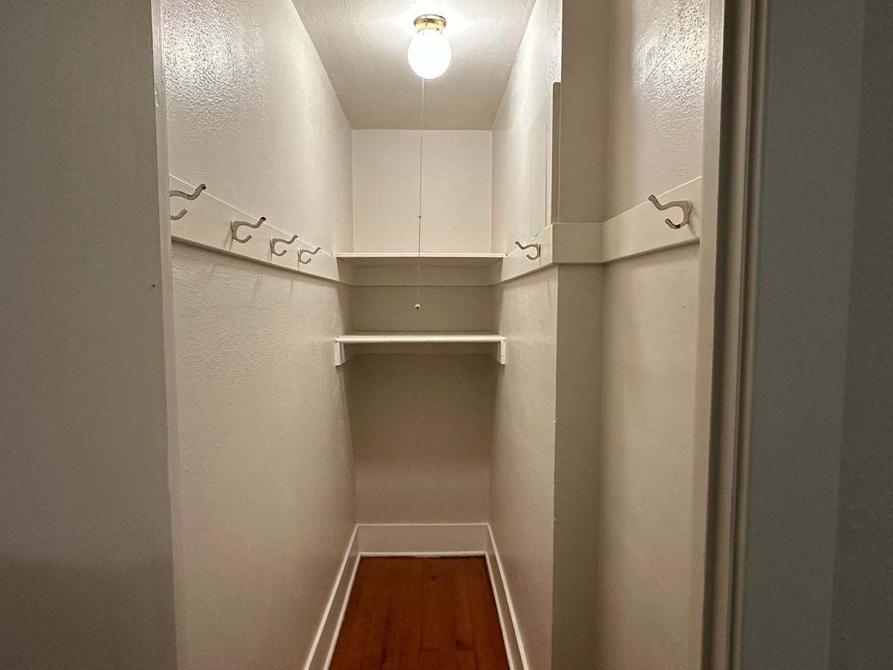 Wellesley Court Apartments - Photo 4 of 17