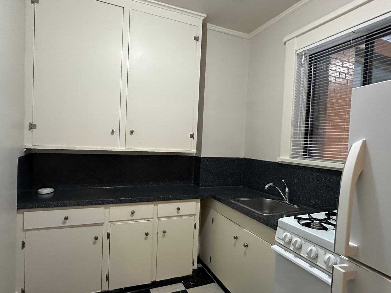 Wellesley Court Apartments - Photo 6 of 17