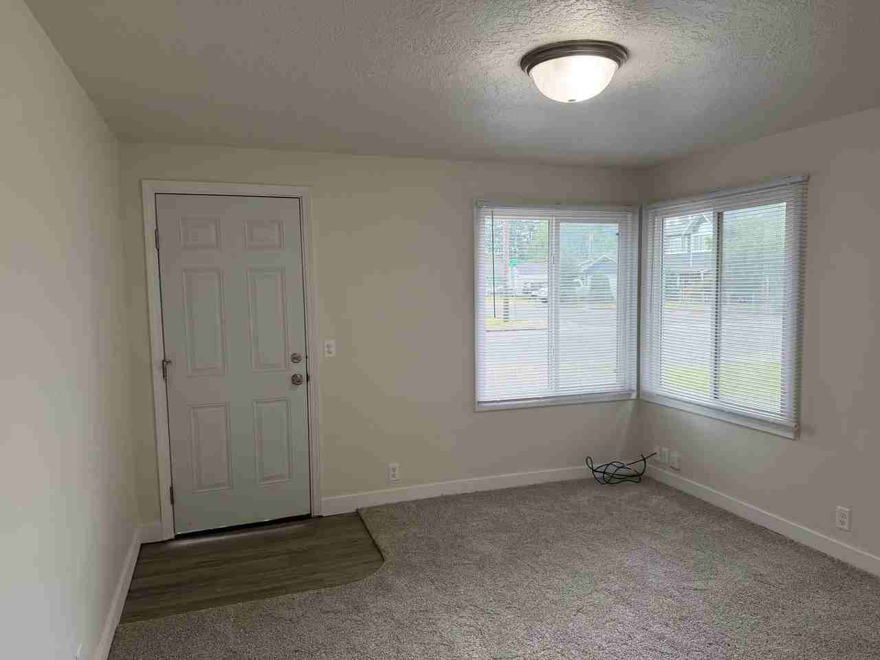 990 W 10th Ave - Photo 6 of 35