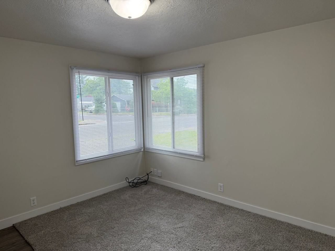 990 W 10th Ave - Photo 7 of 35