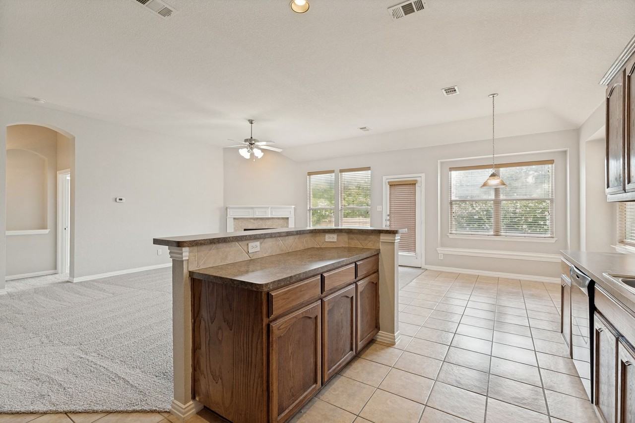 10129 Sanden Dr - Photo 3 of 12