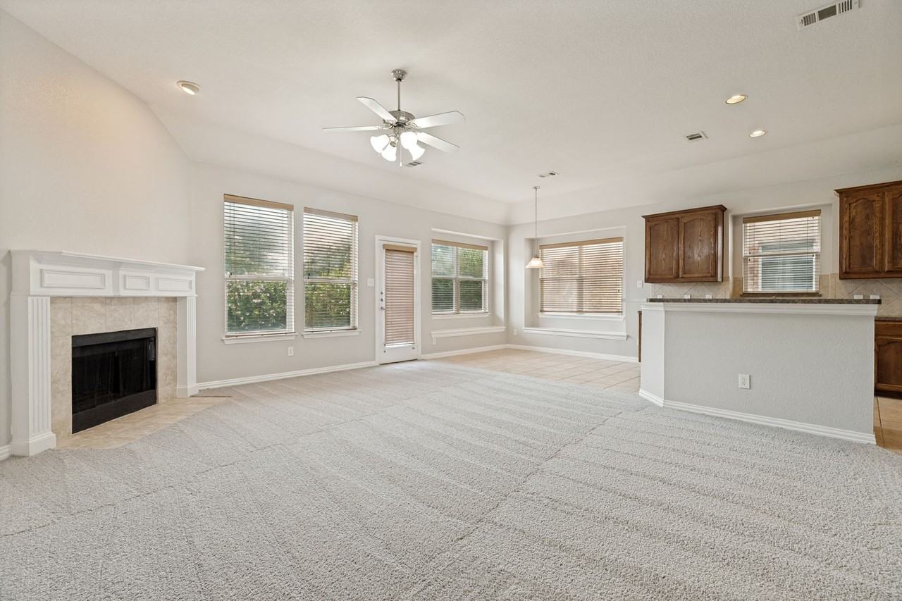 10129 Sanden Dr - Photo 4 of 12