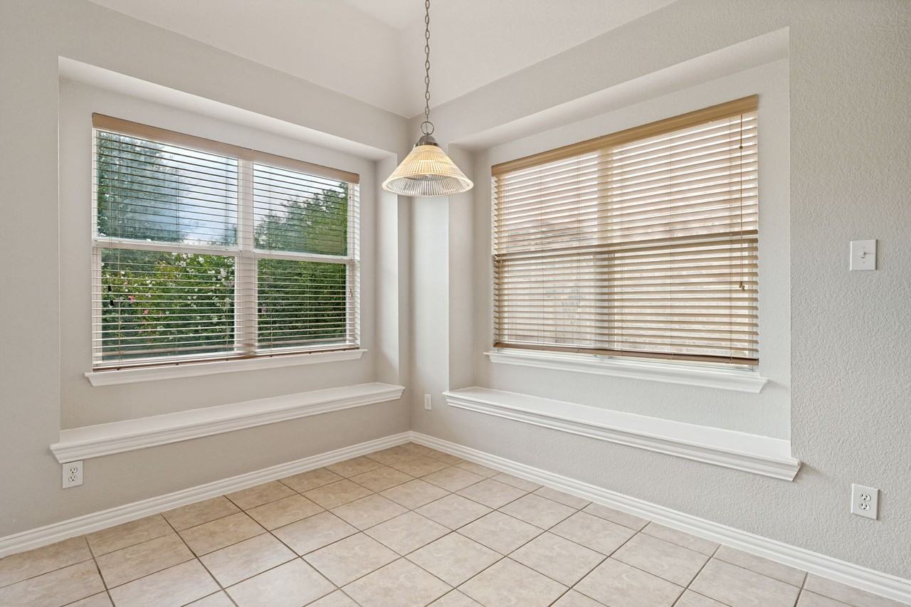 10129 Sanden Dr - Photo 6 of 12