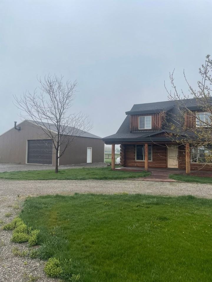 1084 E Moody Rd - Photo 3 of 30