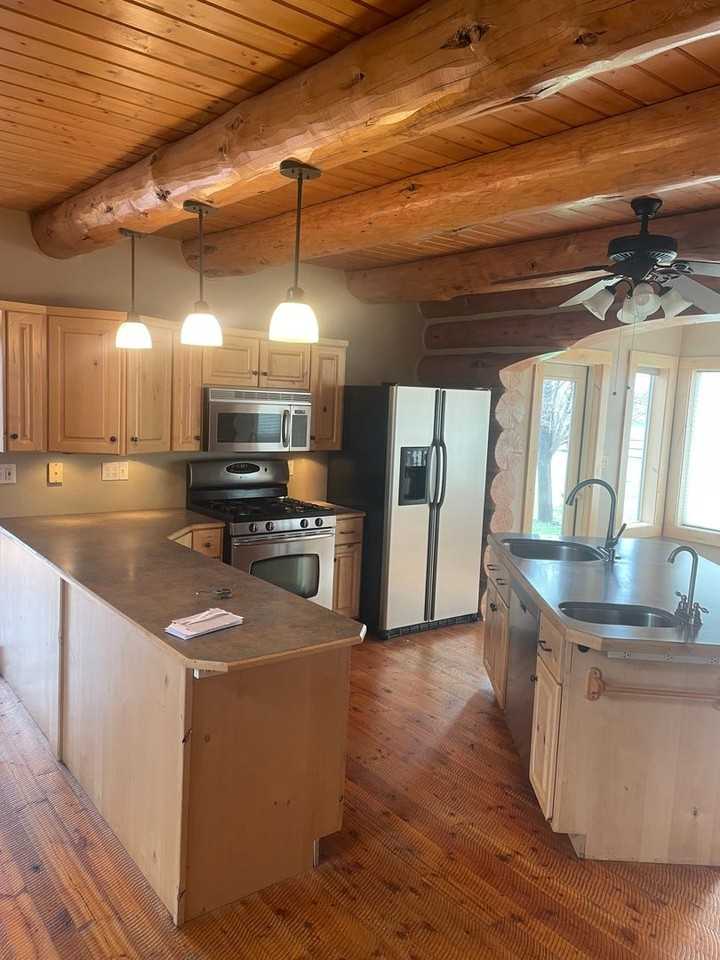 1084 E Moody Rd - Photo 7 of 30