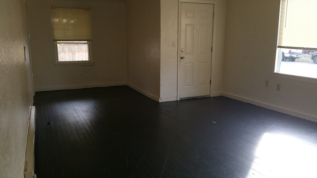 2740 E St - Photo 5 of 9