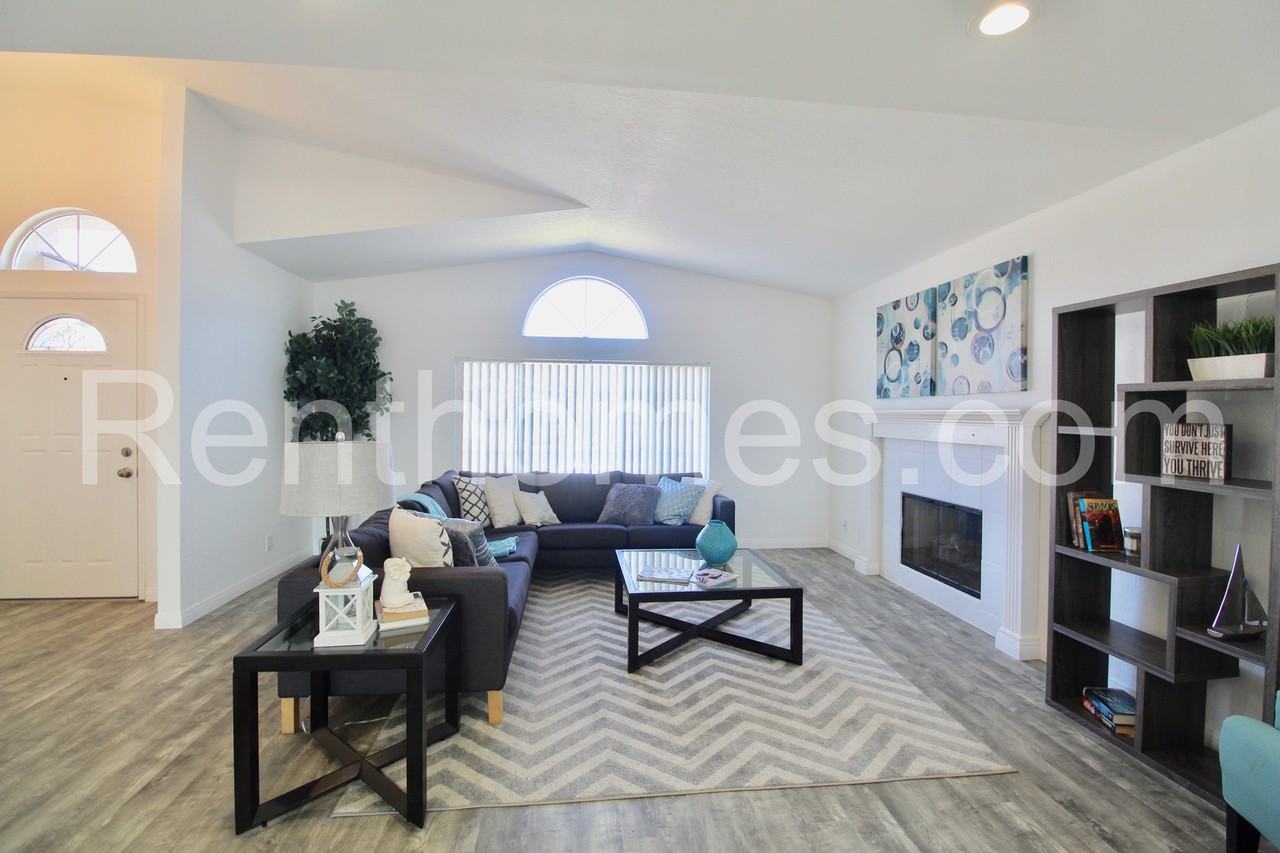 11327 Linares St - Photo 2 of 24