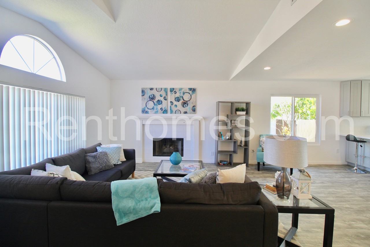 11327 Linares St - Photo 3 of 24