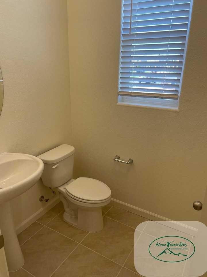 288 Shafer Ave - Photo 4 of 13