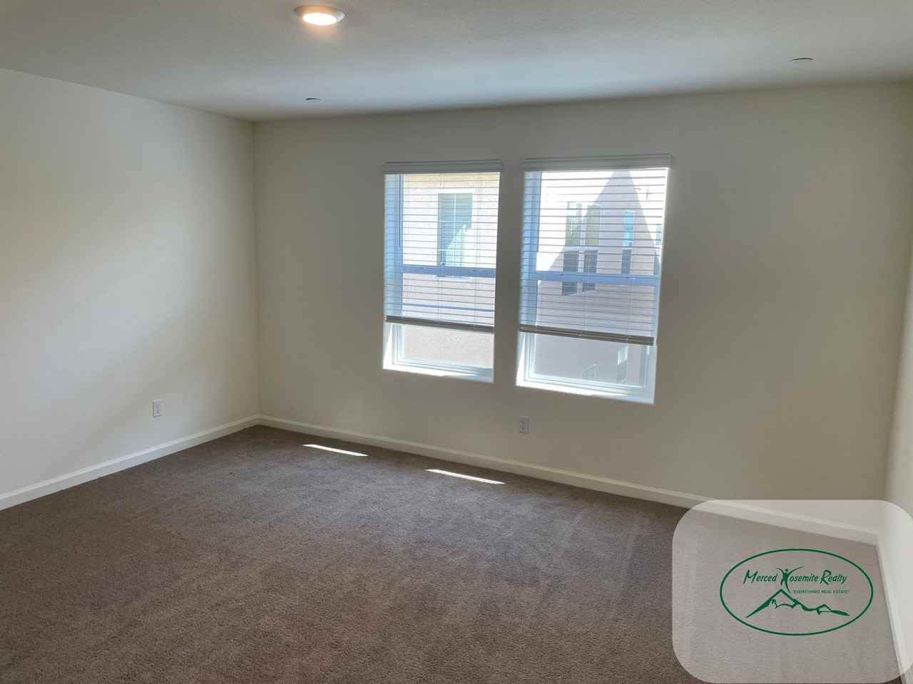 288 Shafer Ave - Photo 5 of 13