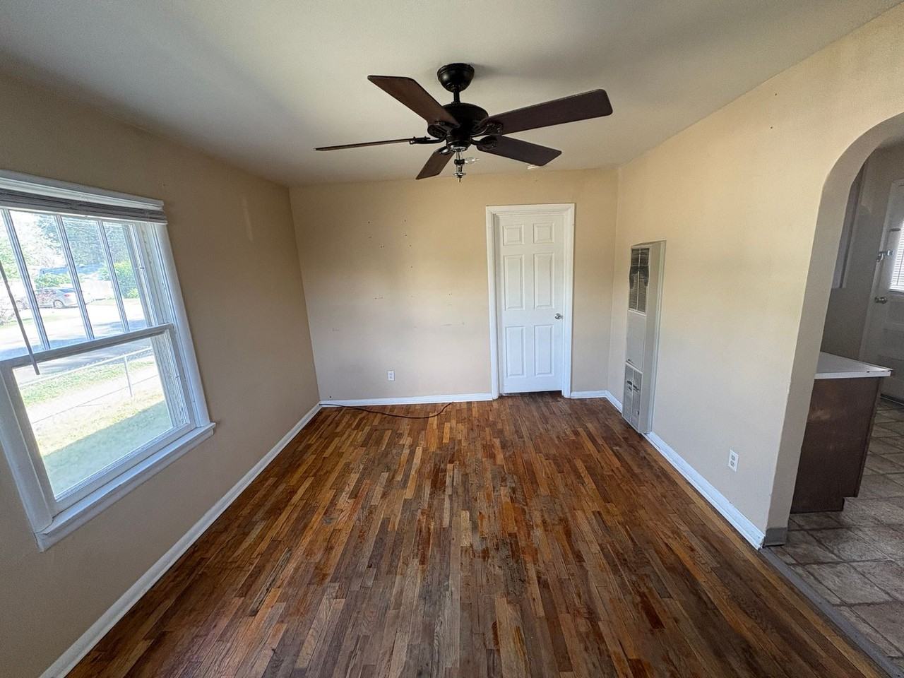 504 Howard Ave - Photo 3 of 14