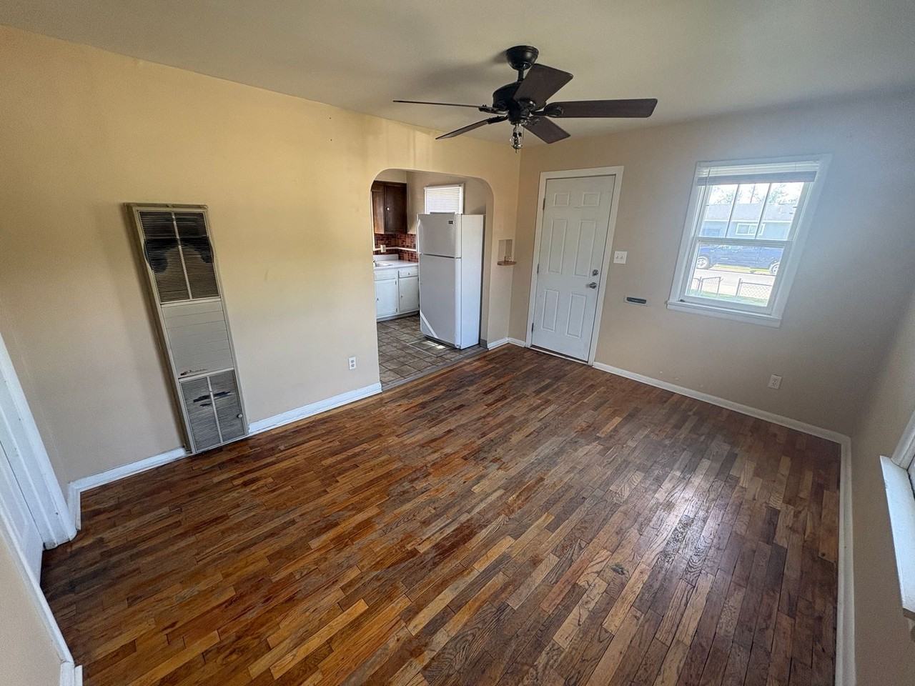 504 Howard Ave - Photo 6 of 14