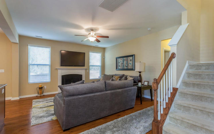2409 Pear Tree Ln - Photo 2 of 16