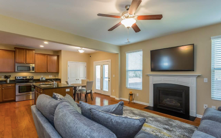 2409 Pear Tree Ln - Photo 3 of 16