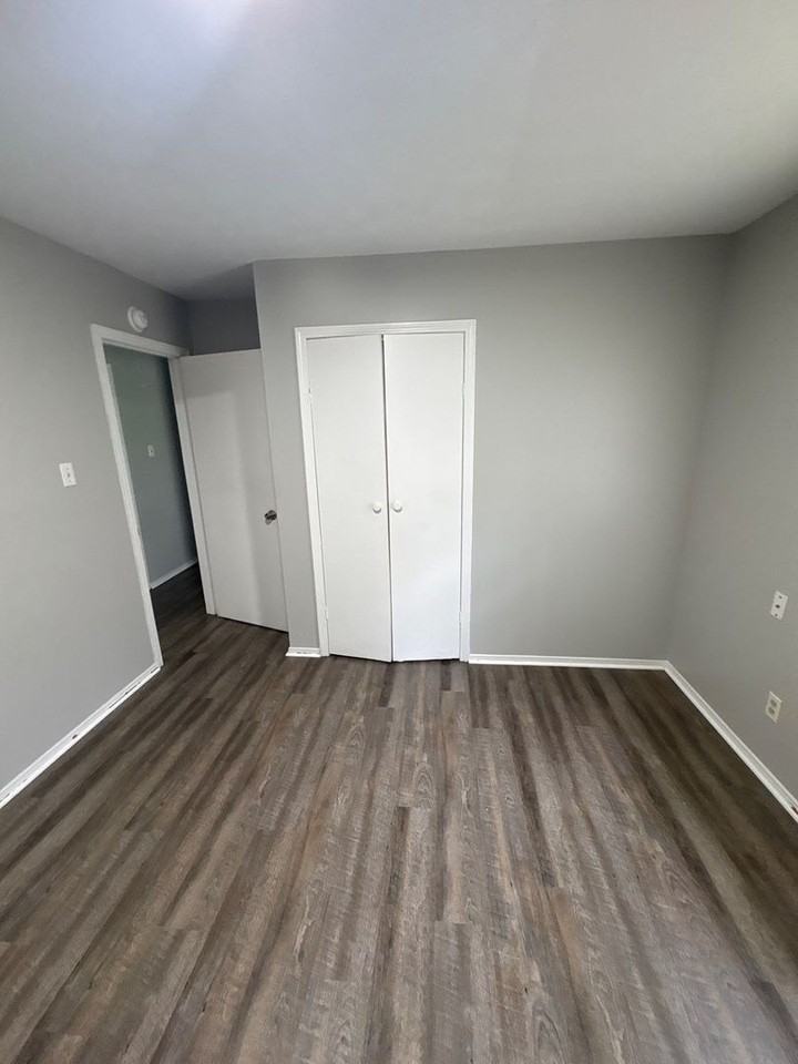 1541 Roosevelt Ave - Photo 2 of 16