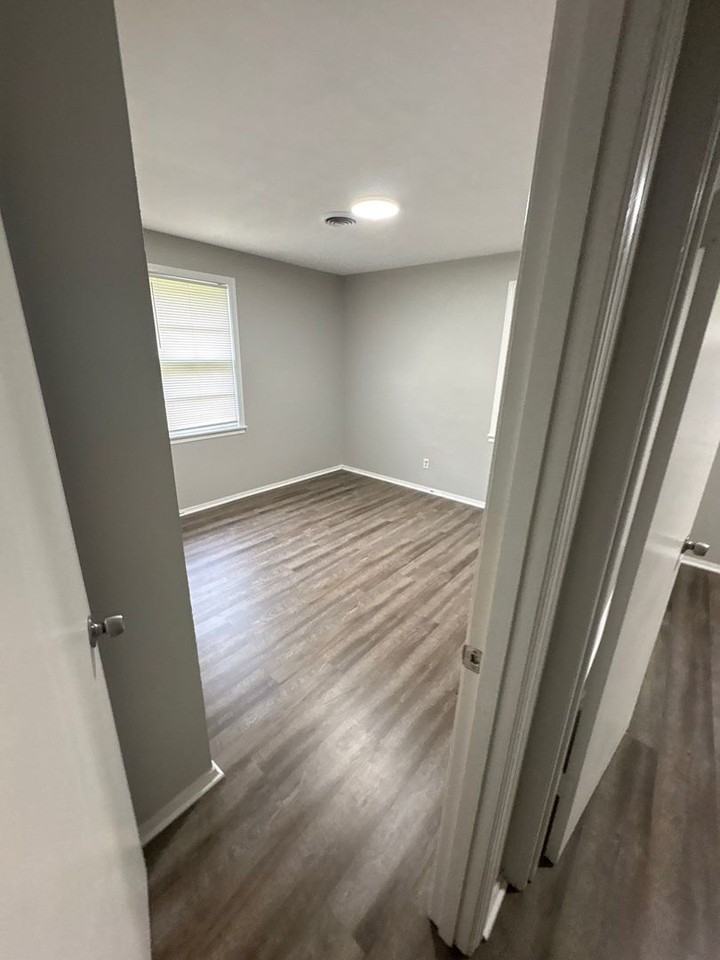 1541 Roosevelt Ave - Photo 3 of 16