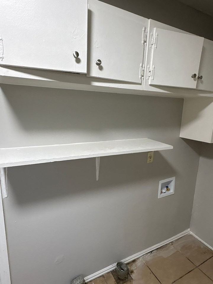 1541 Roosevelt Ave - Photo 6 of 16