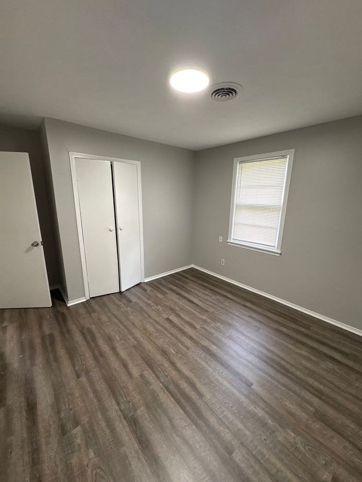 1541 Roosevelt Ave - Photo 7 of 16