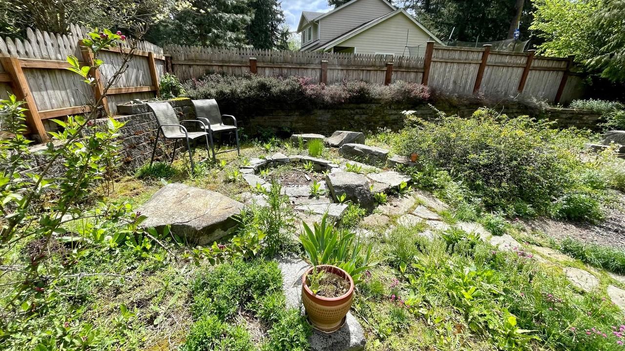 17535 Clear Lake Blvd Se - Photo 6 of 40