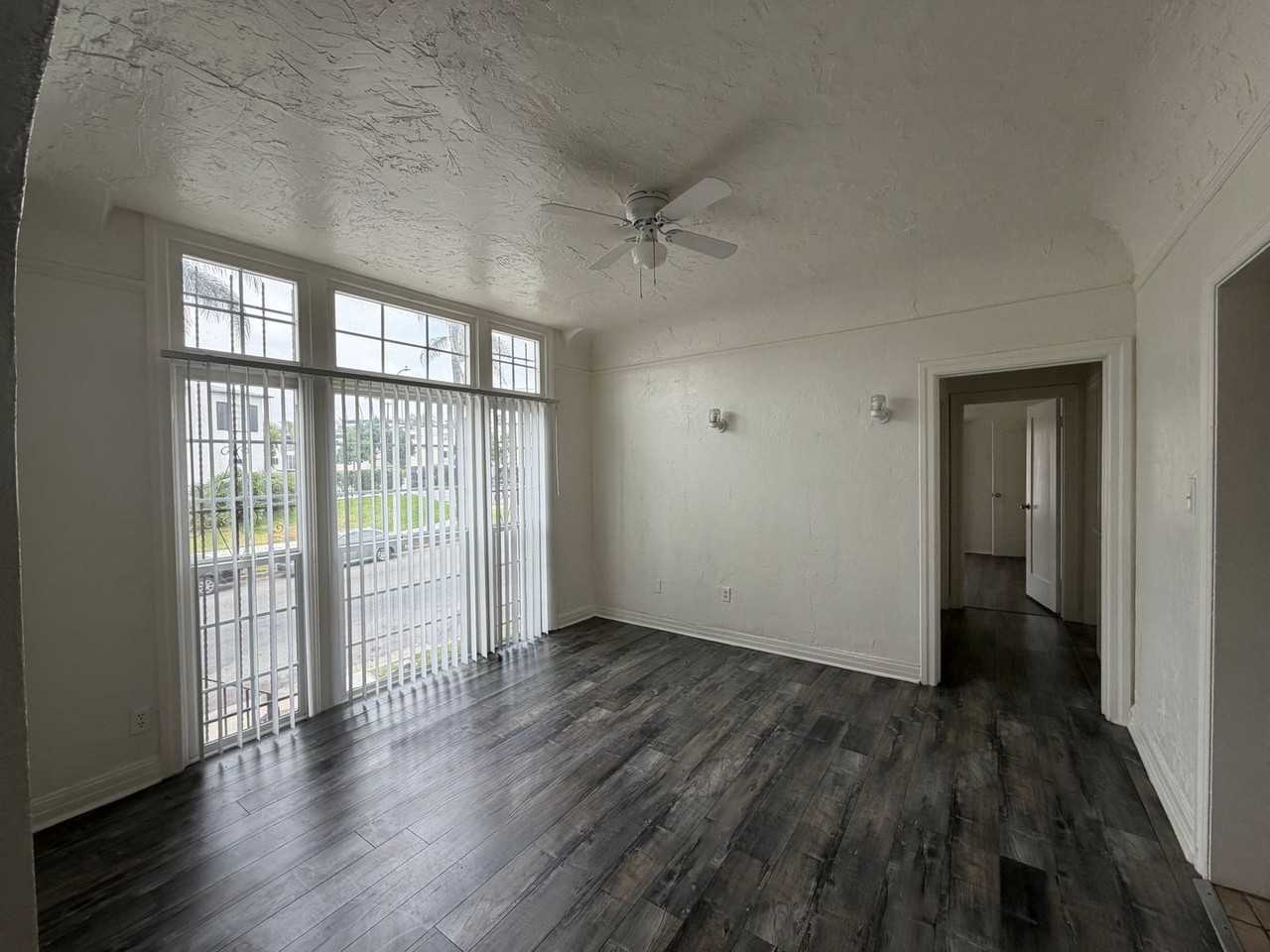 2612 Edgehill Dr - Photo 2 of 14