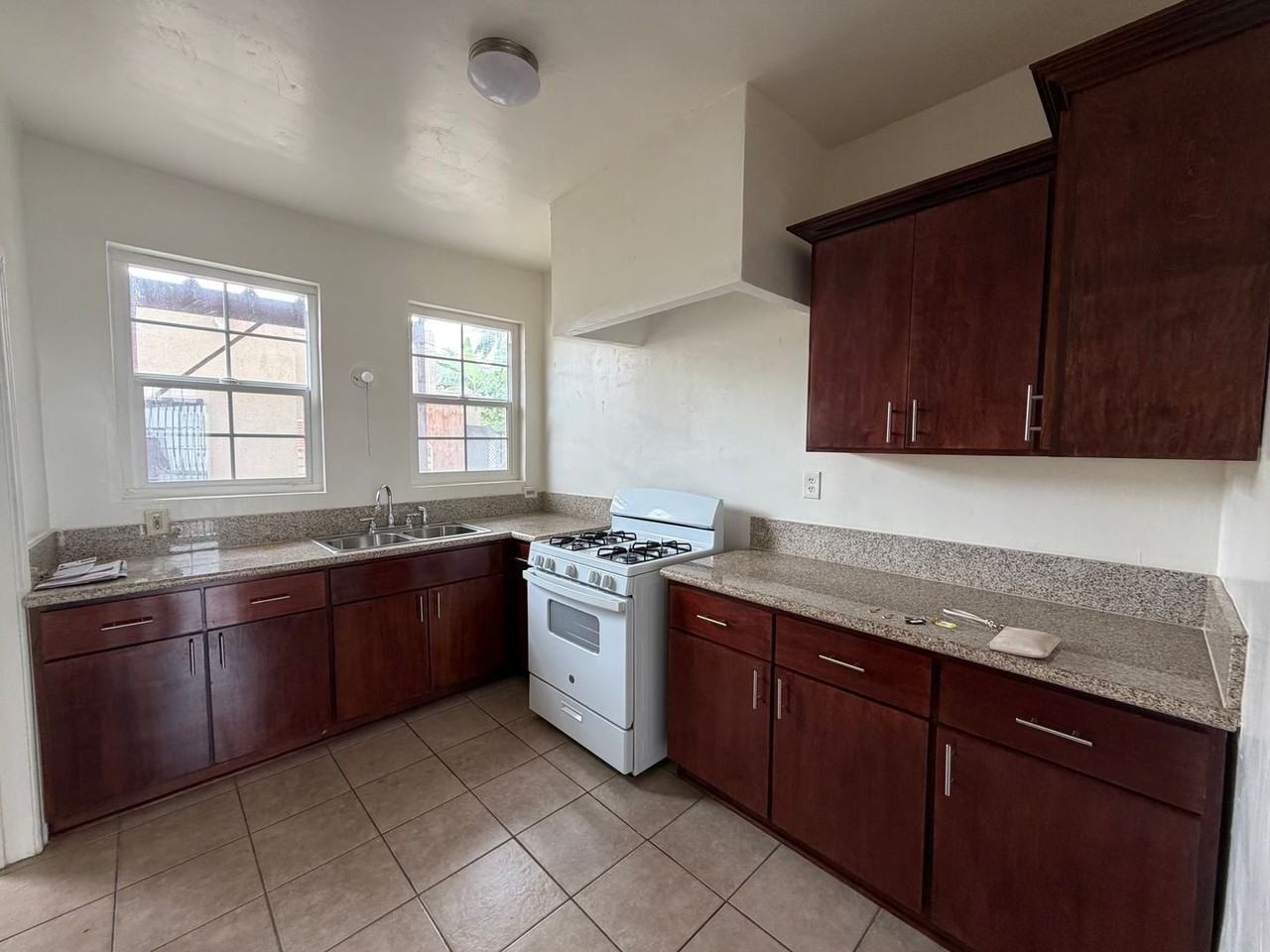 2612 Edgehill Dr - Photo 4 of 14