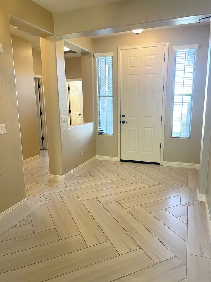 38205 W Montserrat St - Photo 4 of 36