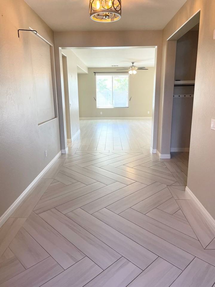 38205 W Montserrat St - Photo 5 of 36