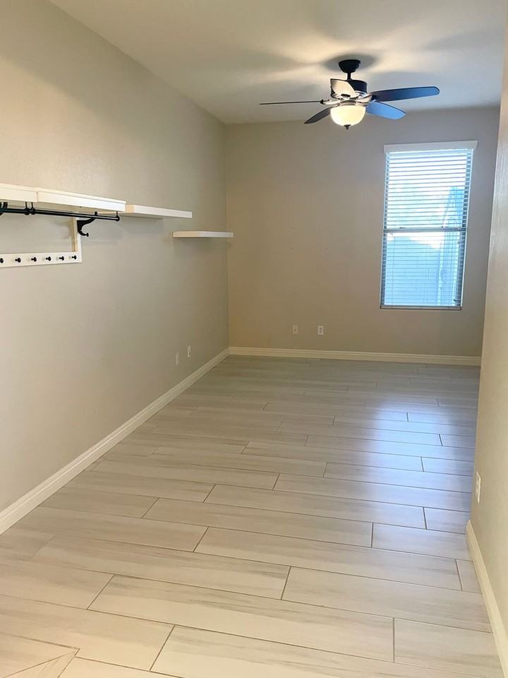 38205 W Montserrat St - Photo 7 of 36
