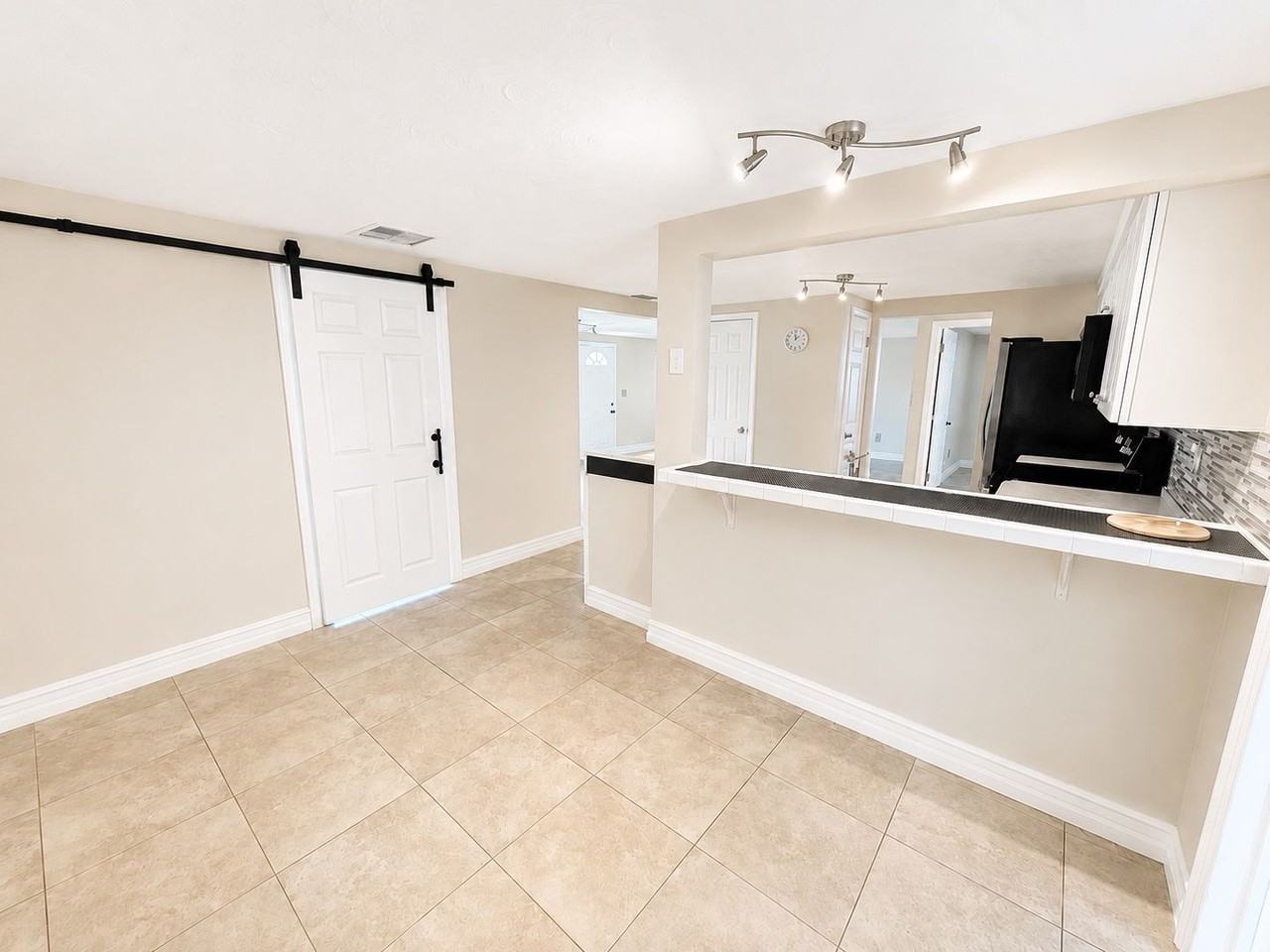 3711 Redwood Dr - Photo 5 of 19