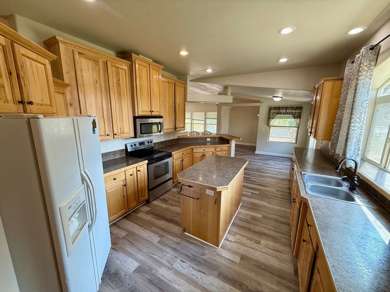 20324 Clearwater Dr - Photo 7 of 41
