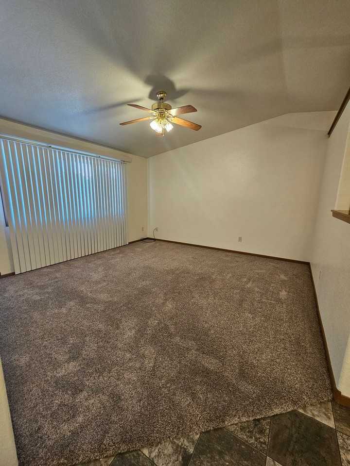 3850 Park Dr #6 - Photo 3 of 21
