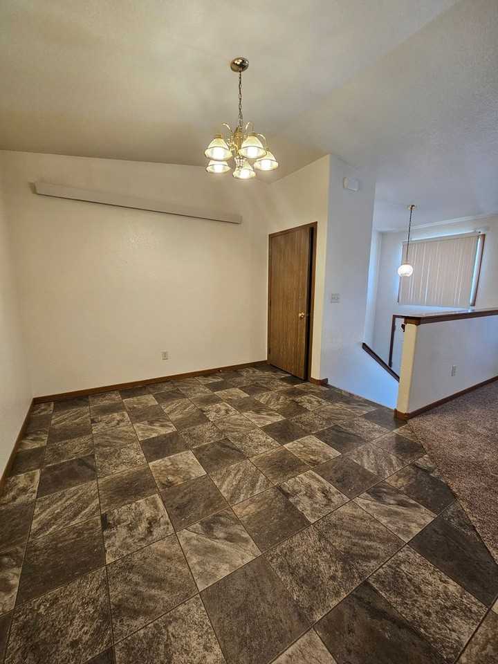 3850 Park Dr #6 - Photo 4 of 21