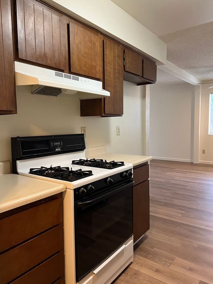 7120 Van Maren Ln - Photo 3 of 19