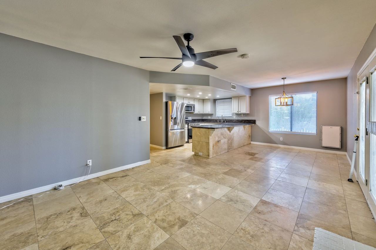2078 Waverly Cir - Photo 4 of 18