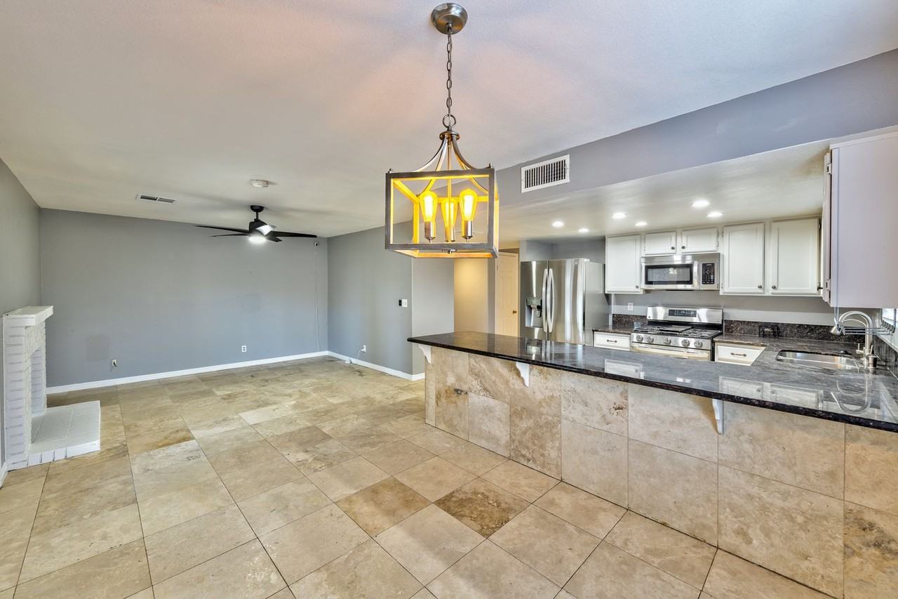 2078 Waverly Cir - Photo 7 of 18