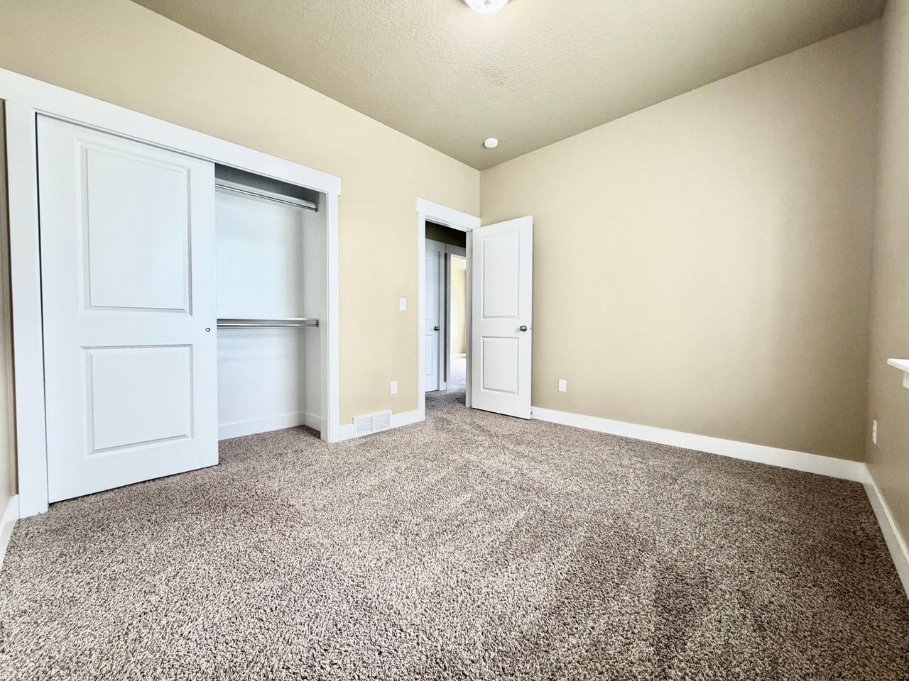 6883 S Suzanne Dr - Photo 7 of 15