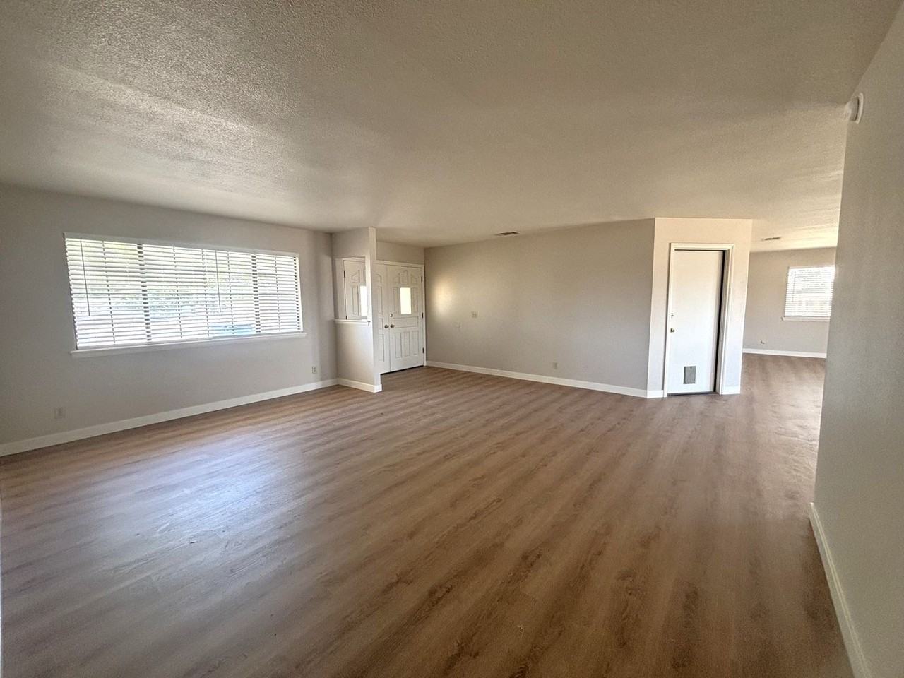 20312 Dean Ct - Photo 3 of 24