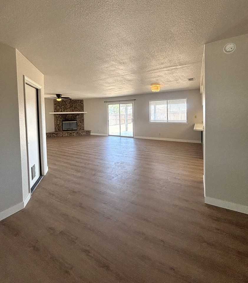 20312 Dean Ct - Photo 5 of 24