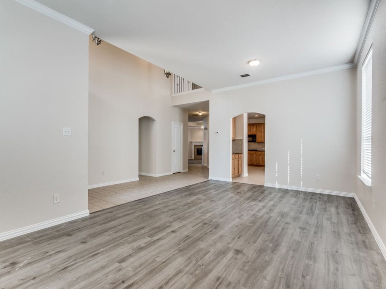 1901 Templegate Dr - Photo 2 of 23