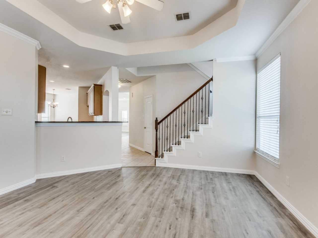 1901 Templegate Dr - Photo 3 of 23