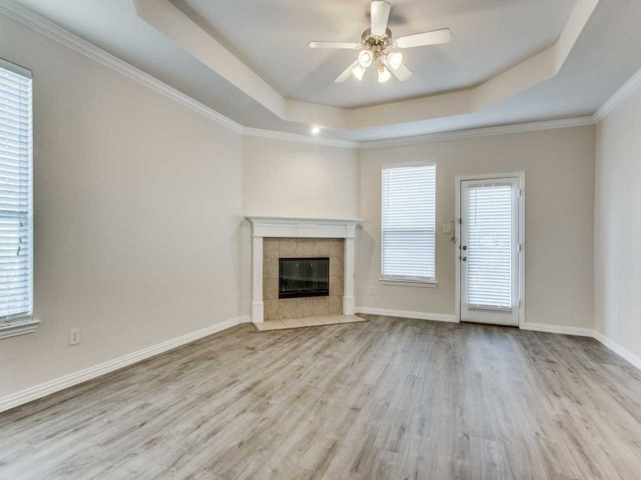 1901 Templegate Dr - Photo 4 of 23